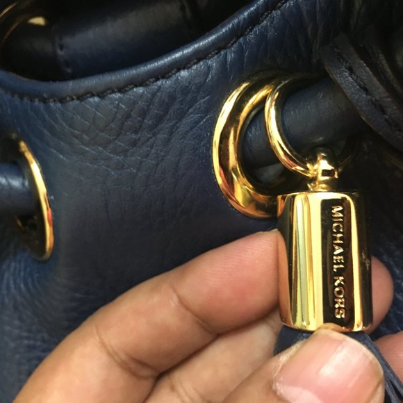 Authentic Michael Kors LG Ring Tote Navy Blue - Picture 3 of 16